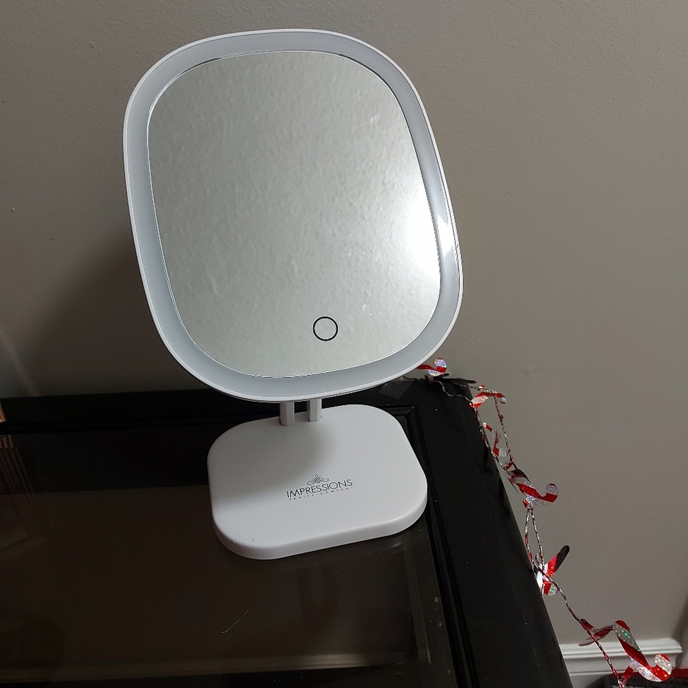 🎀2/$25 Light Up Makeup Mirror